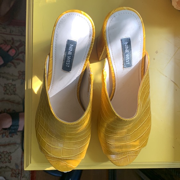 Nine West Ravyn3 Yellow platform. Size: 7.5 - Picture 3 of 6
